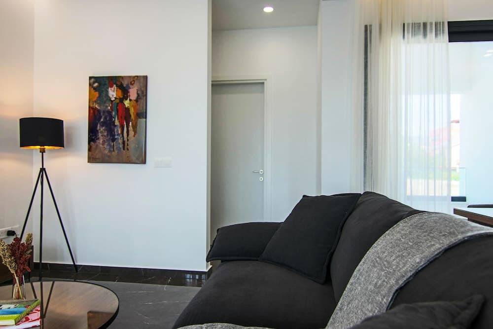 Phaedrus Living: City View Anna Residence 101