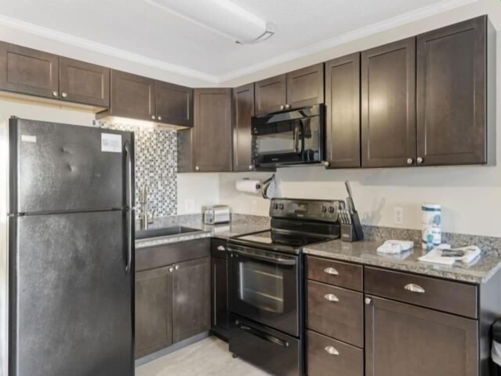 Life's A Beach - Walk To Everything In Historic Carolina Beach! 1 Bedroom Condo by RedAwning