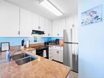 Paradise Found - Oceanfront Home! Pet Friendly! Ocean Views On One Side, Lake Views On The Other! 3 Bedroom Condo by Redawning