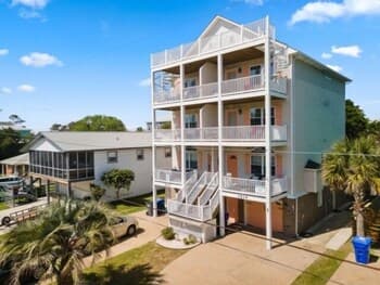 Beach Time - Family Friendly Retreat Only 3 Blocks From The Beach! Enjoy The Rooftop Deck! 4 Bedroom Townhouse by Redawning