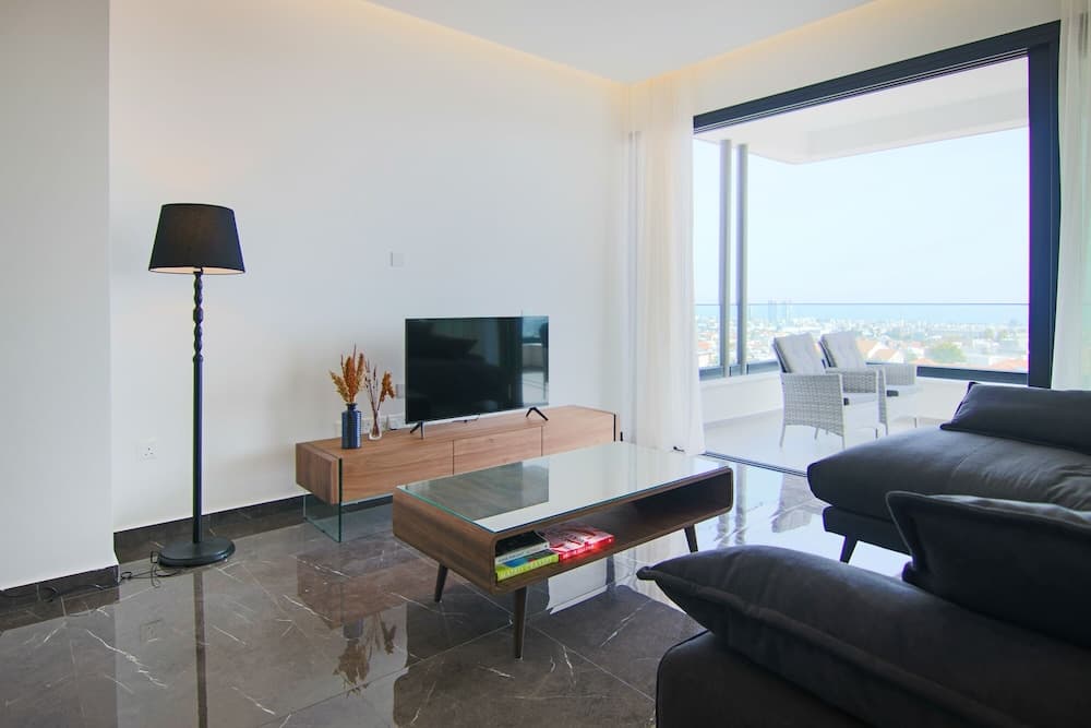 Phaedrus Living: Sea View Anna Residence 302