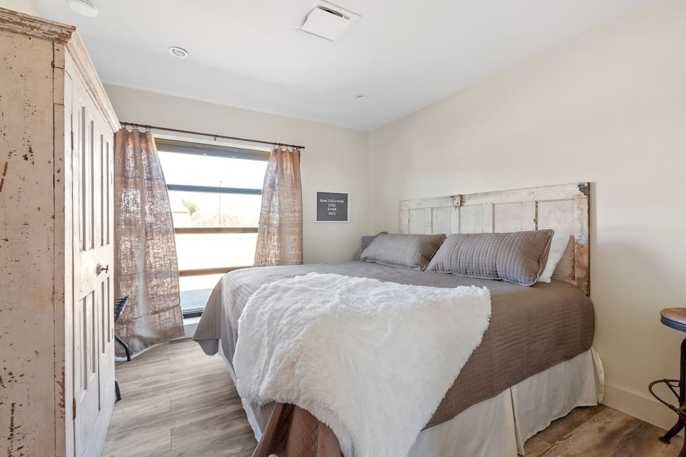 Opals Retreat - Pet Friendly 2 Bedroom Cottage by Redawning