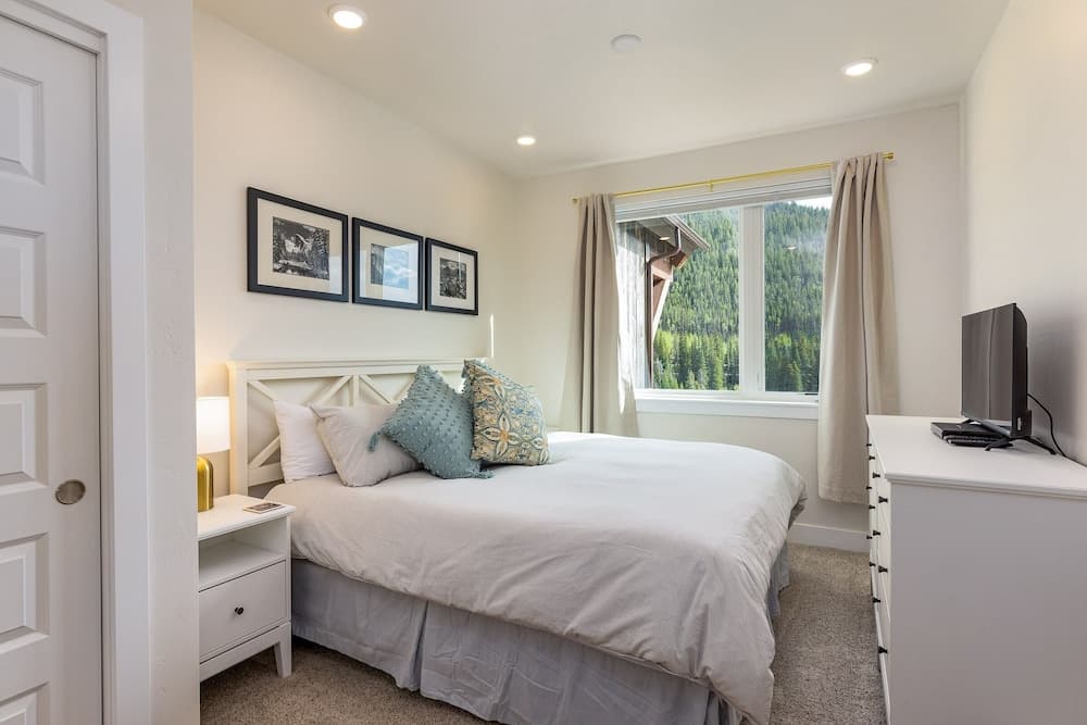 306 Clearwater Lofts 2 Bedroom Condo by Redawning