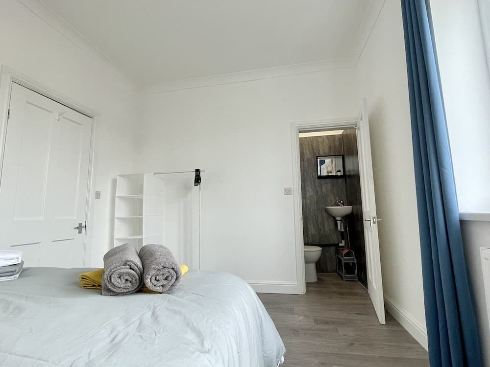 Worksop Newly Refurbished 3-bedroom House