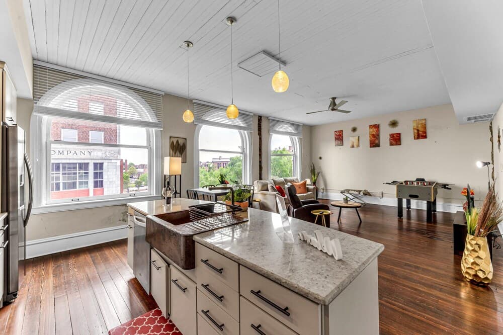 Downtown  Condo Close to City Amenities