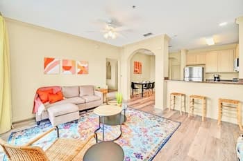 2BR Condo With Hot tub and Pool Near Disney