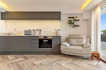 Pleasant View - Direct Beach Access Sea Views and Parking