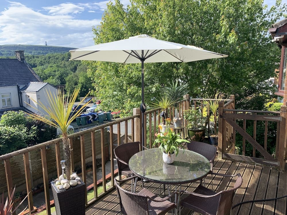 One Bedroom Apartment With En-suite & Patio