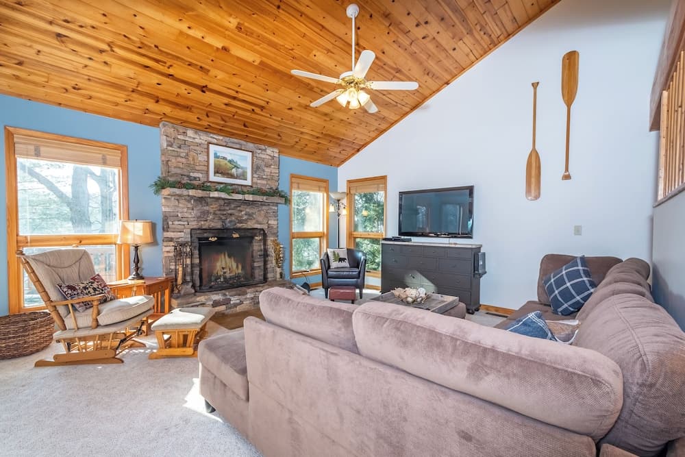 Lakin' It Easy by Taylor Made Deep Creek