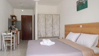 Pittas Studios Garden View