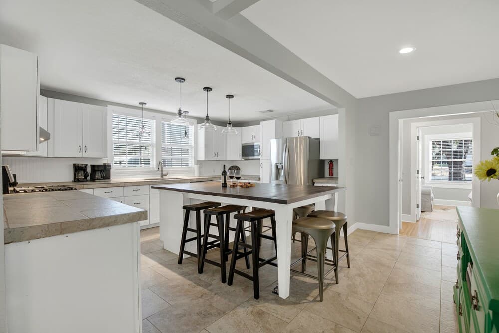 Luxury Haus W/hottub, Firepit & Volleyball Court!