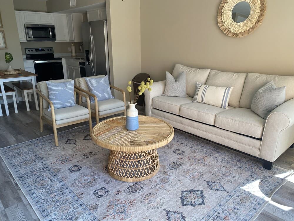 Laguna Bella B8 2 Bedroom Condo by Redawning