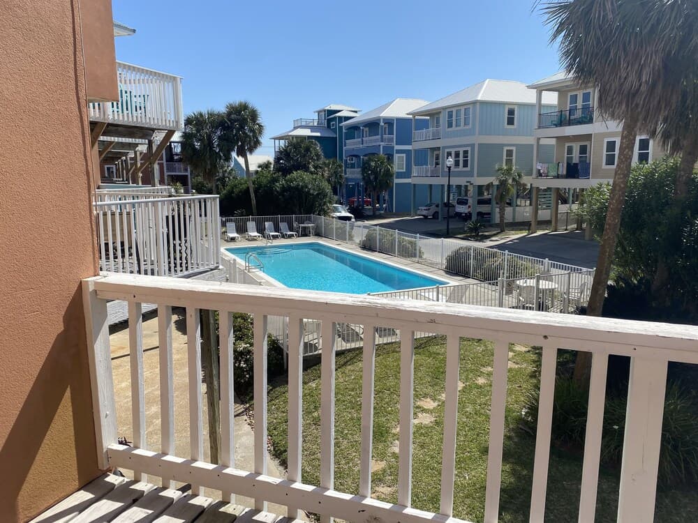 Laguna Bella B8 2 Bedroom Condo by Redawning