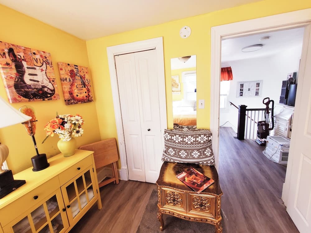 Room-yellow Rm Dover- Del State, Bayheal