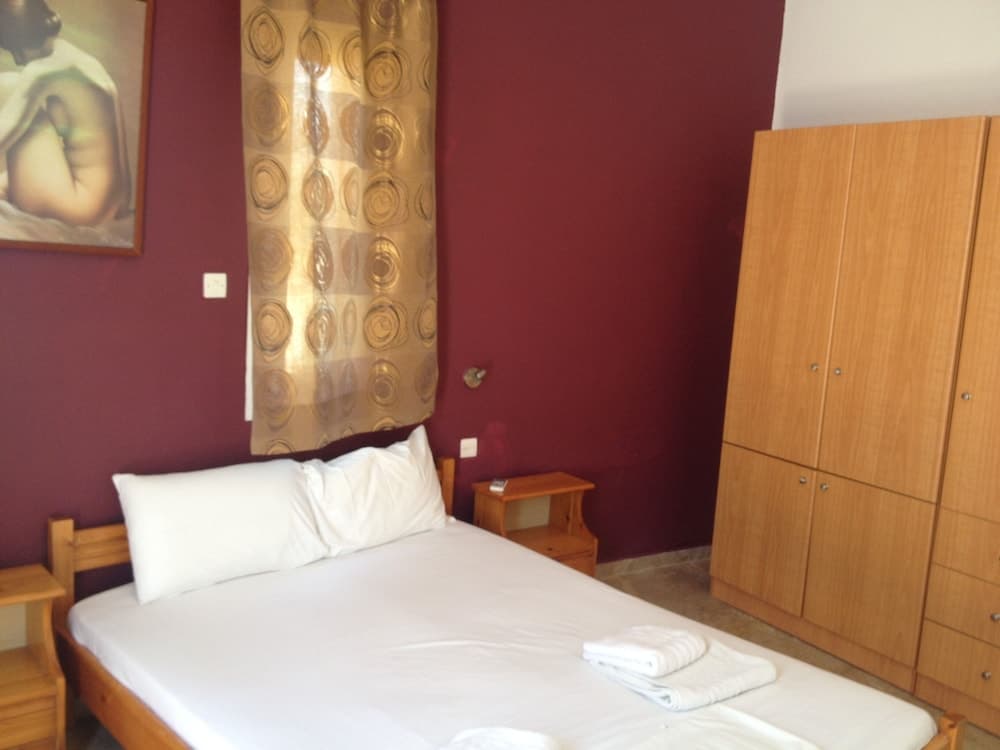 Apartment for 4 With Garden and Partial sea View