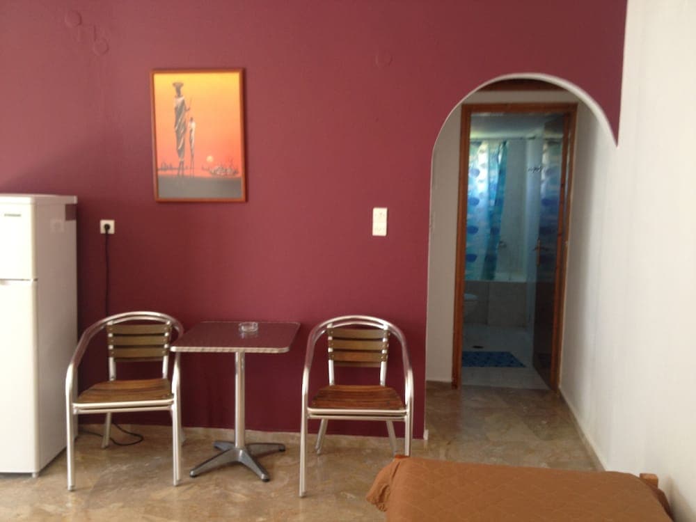 Apartment for 4 With Garden and Partial sea View