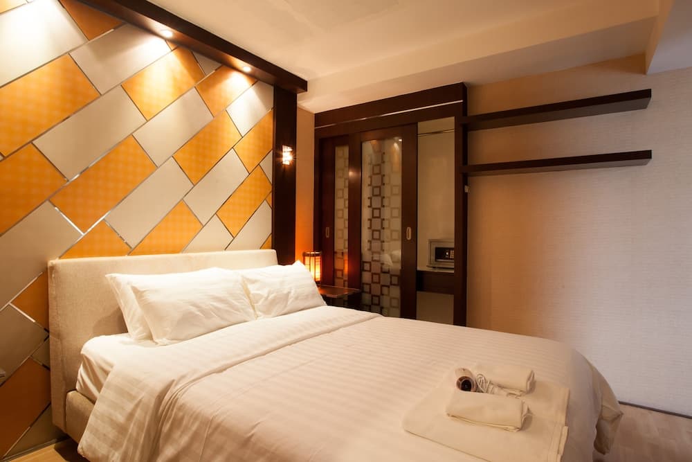 2C - 2 Bedroom Downtown Apartment With Shared Pool