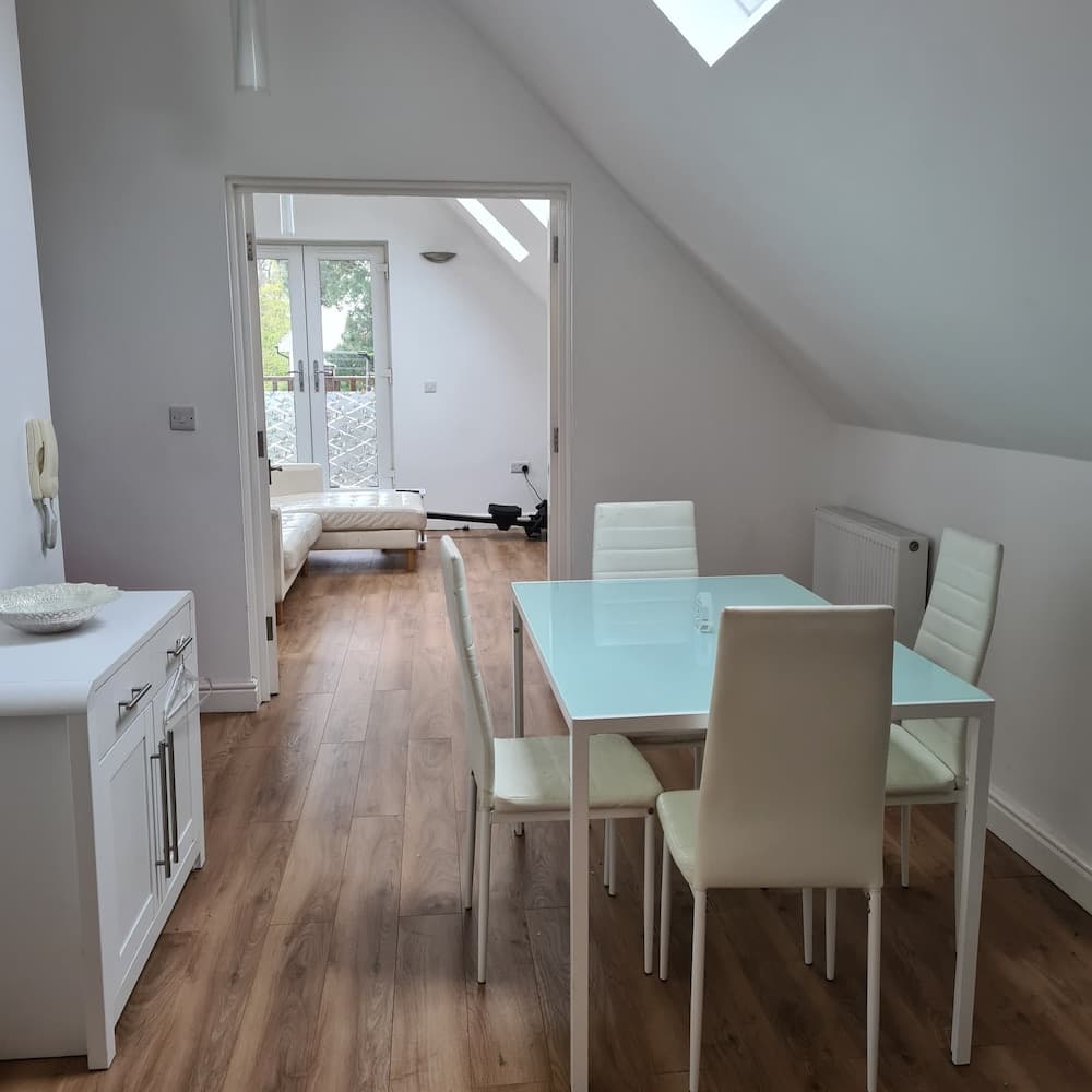 2-bed Loft Apartment for 5ppl With Private Parking
