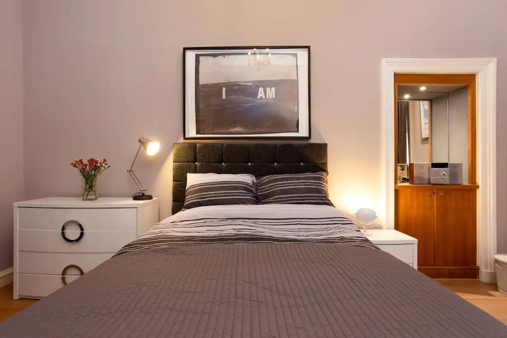 Spacious 2 Bedroom House Near The Meadows