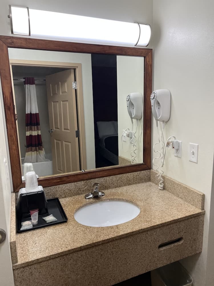 Saffron Inn & Suites