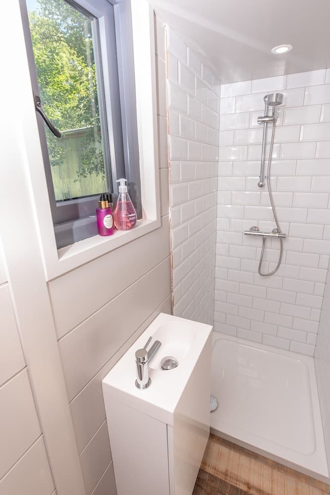 Sunset Cabins at The Oaks Woodland Retreat