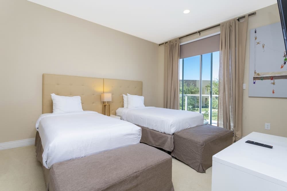 3153 Magic Village Yards 4Bd 12G 121663