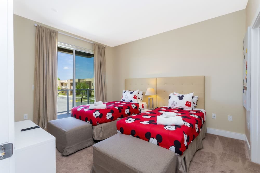 3247 Magic Village Yard 4Bd 10G 126404