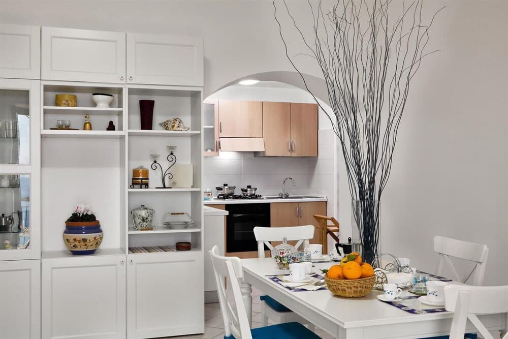 Matisse Cantone - A Well Designed Apartment With a Lovely Spacious Terrace