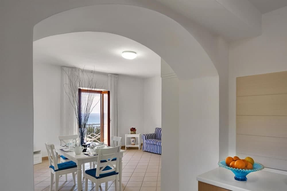 Matisse Cantone - A Well Designed Apartment With a Lovely Spacious Terrace