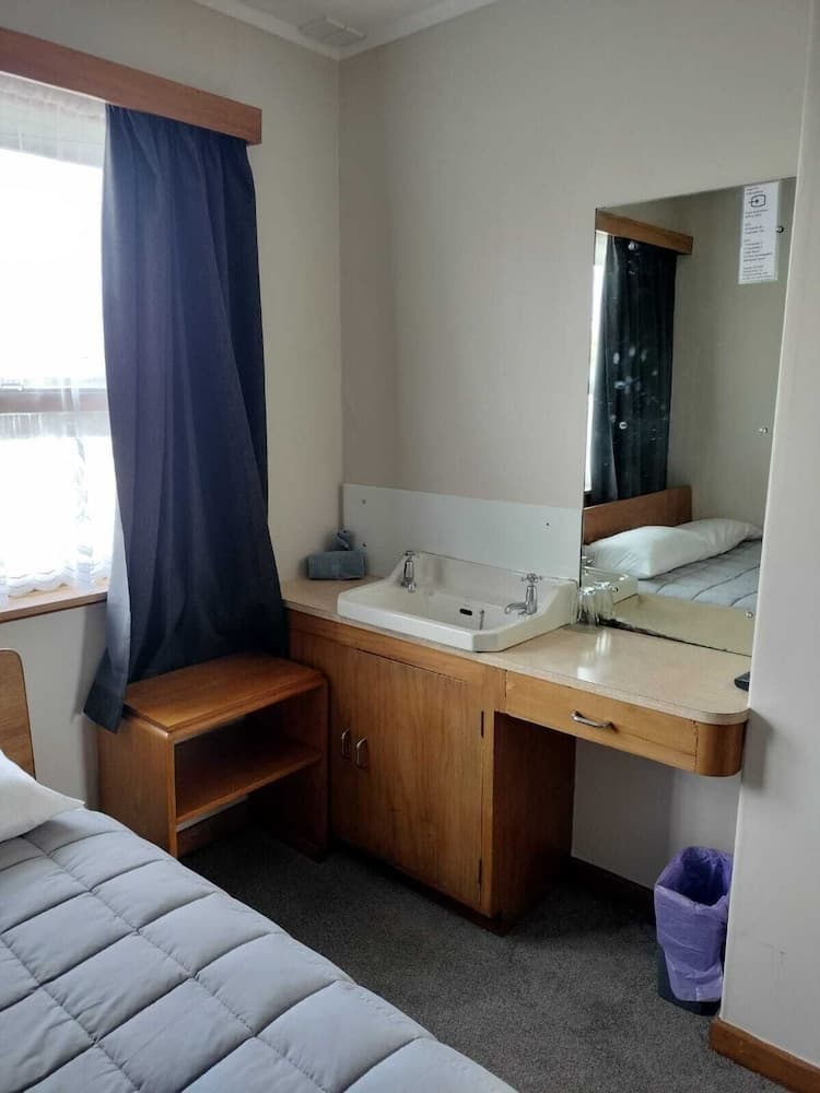 White Horse Inn Restaurant & Motel