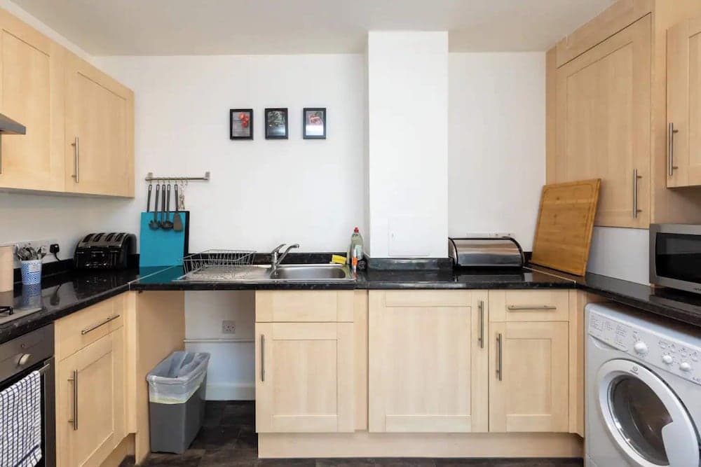 Bright & Airy 1 Bedroom Apartment in Trendy Peckham