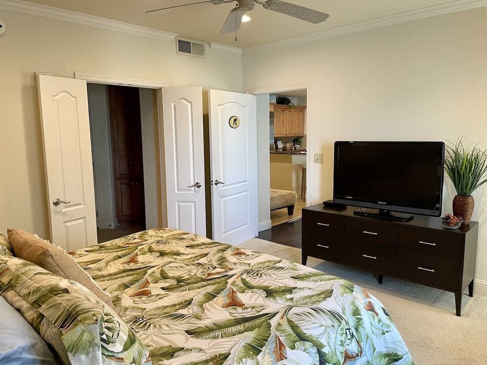 Laguna Bay 302n 3 Bedroom Condo by RedAwning