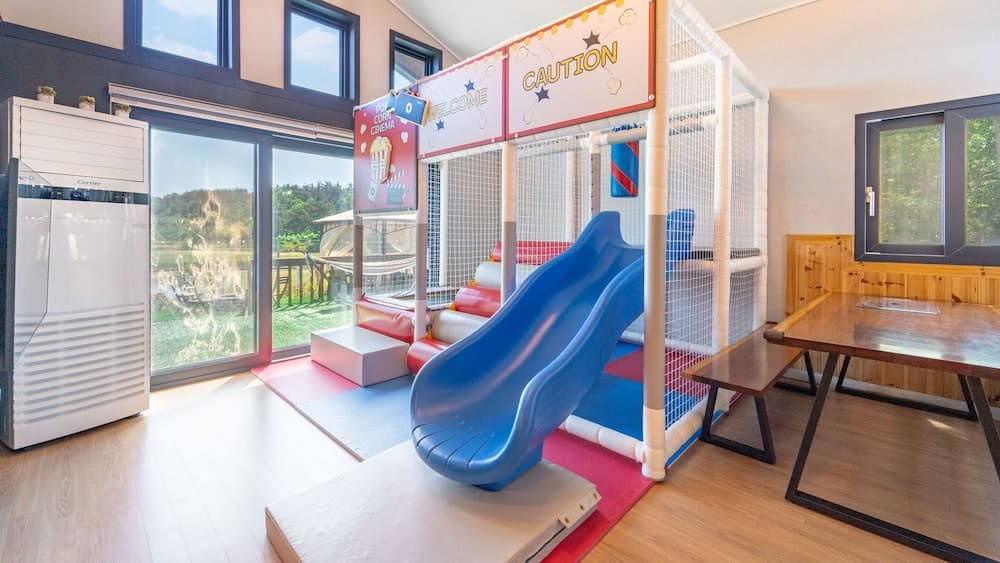 Taean Yoyo Kids Poolvilla