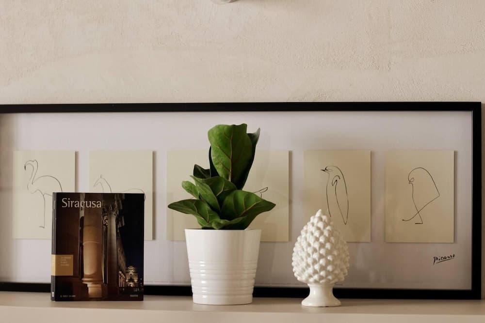 2-bed Island Retreat - Baroque Courtyard & Views