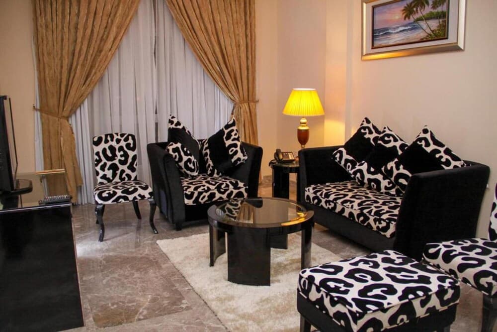 OYO 136 Pioneer Hotel Apartments