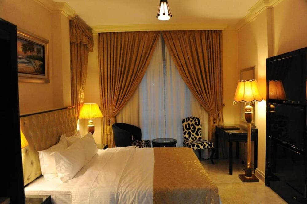 OYO 136 Pioneer Hotel Apartments