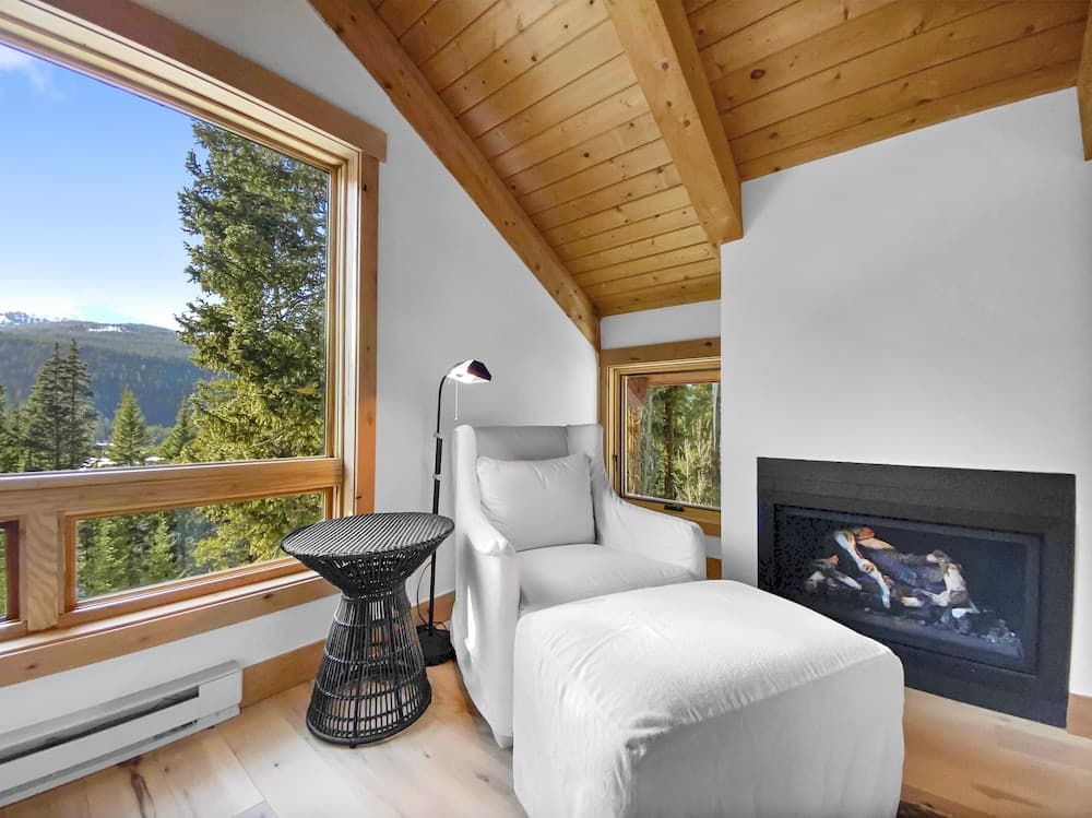 Foxtail Trail 3 Bedroom Home by Redawning