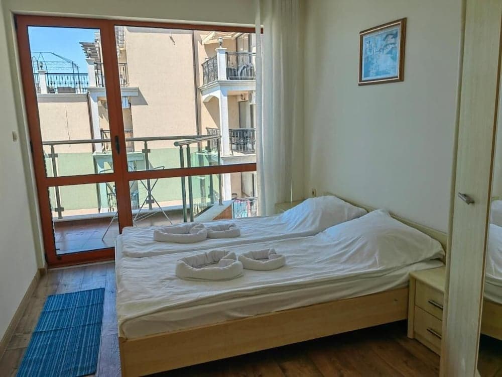 Marty's Beachfront Apartments