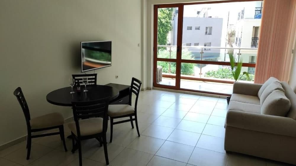 Marty's Beachfront Apartments