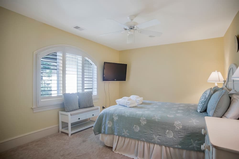 11 Cedar Waxwing at Sea Pines Resort