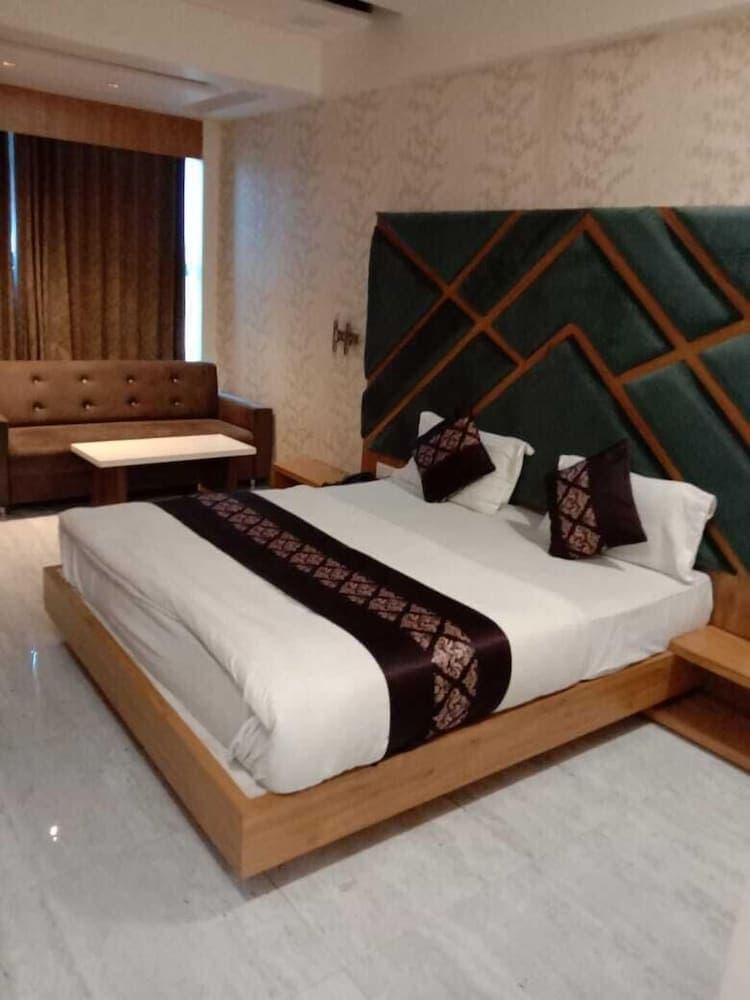 Hotel Green Park Vadodara