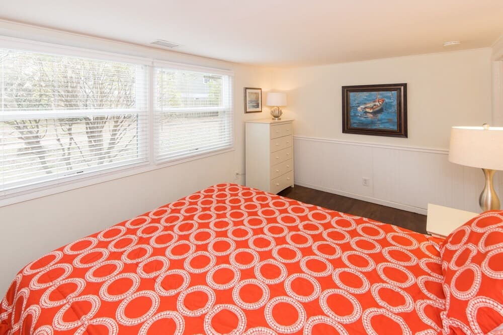 North End Paradise 3 Bedroom Home by Redawning