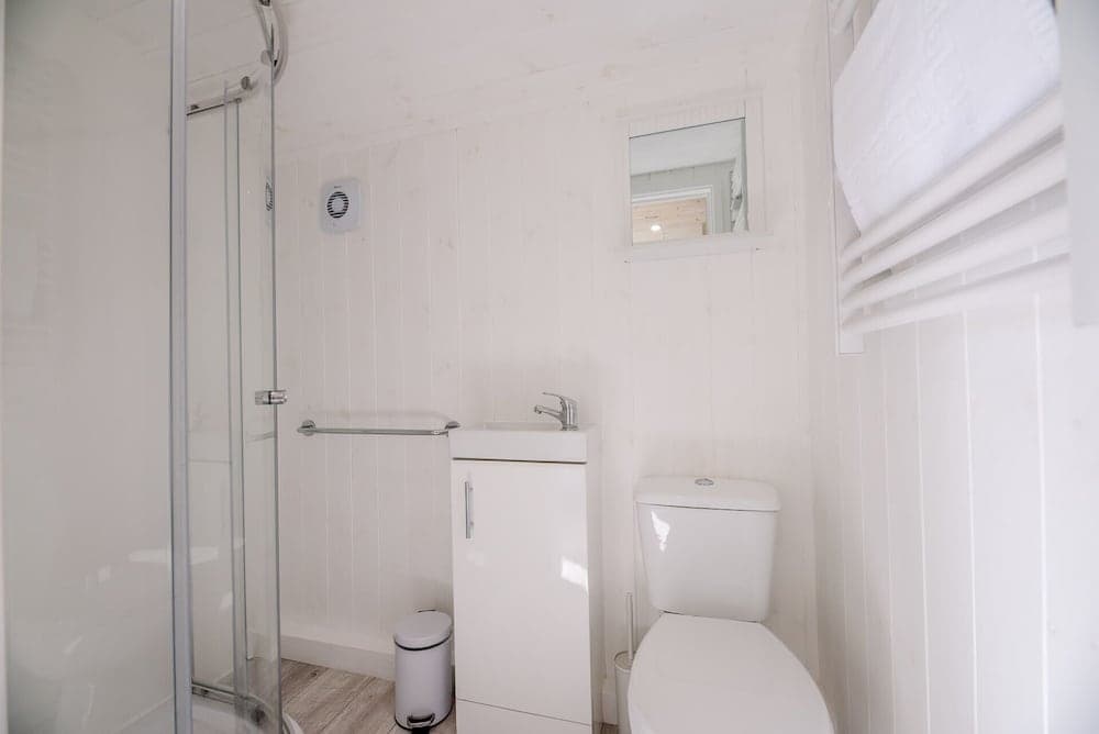 Honeysuckle Farm Hut 5 - Suffolk Farm Holidays