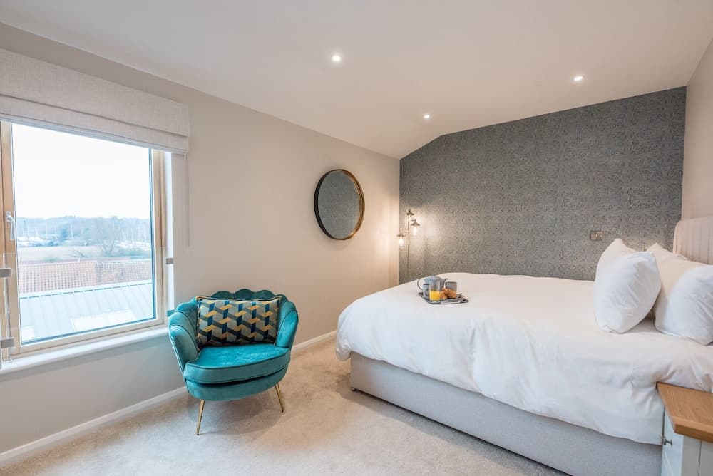 Woodbridge Penthouse