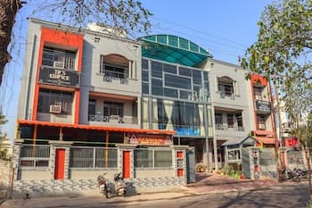 TR'S Edifice - A Luxury Guest House