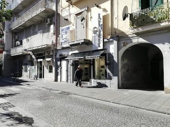 Via Merone 10 in Pozzuoli