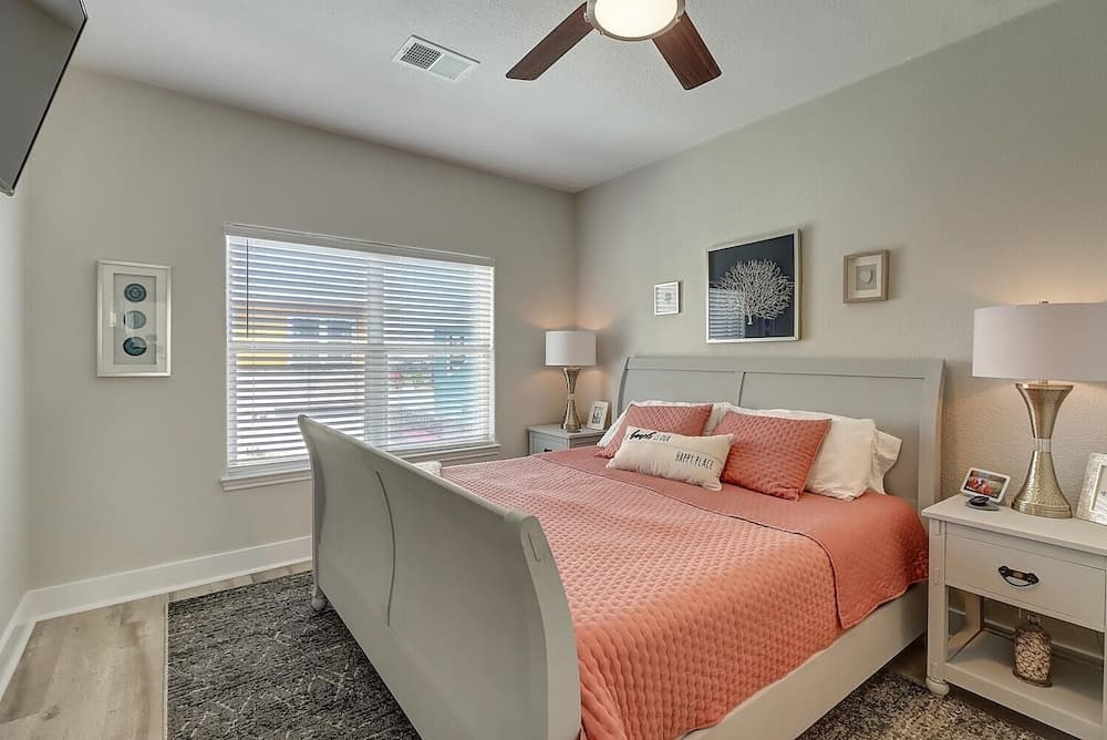 Palm Down And Relax 5 Bedroom Home by Redawning