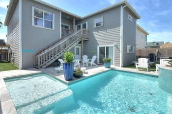 Palm Down And Relax 5 Bedroom Home by Redawning