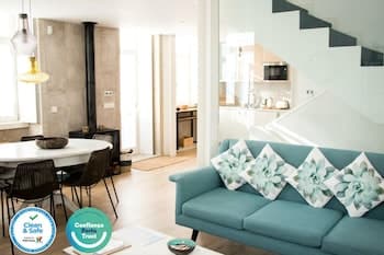 Home Of The Poet, 3-bed 3-bath River Views