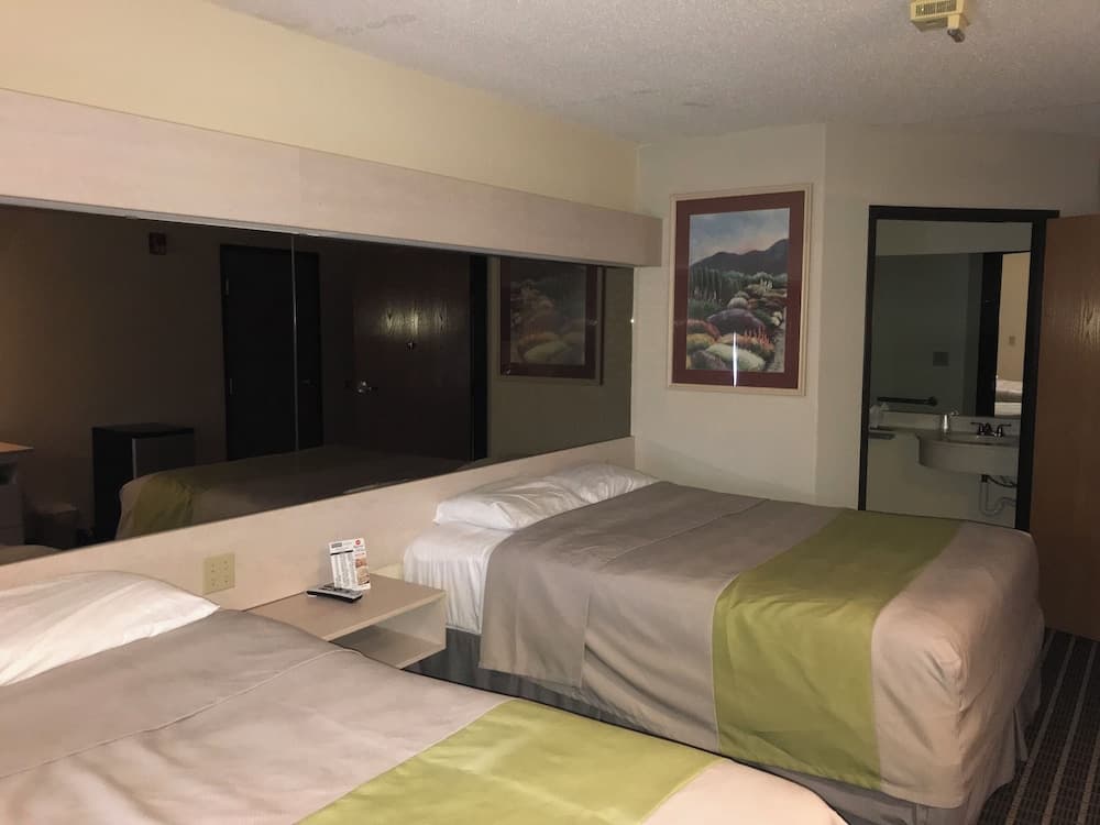 Chadron Inn & Suites